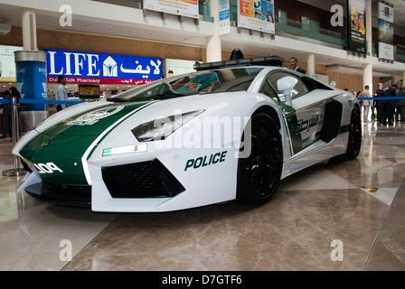 La polizia di Dubai Lamborghini Aventador LP700-4 Coupe auto di pattuglia Foto Stock