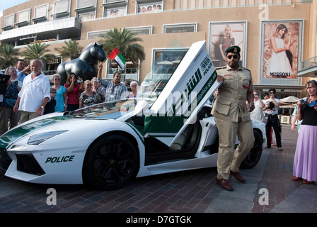 La polizia di Dubai Lamborghini Aventador LP700-4 Coupe auto di pattuglia Foto Stock