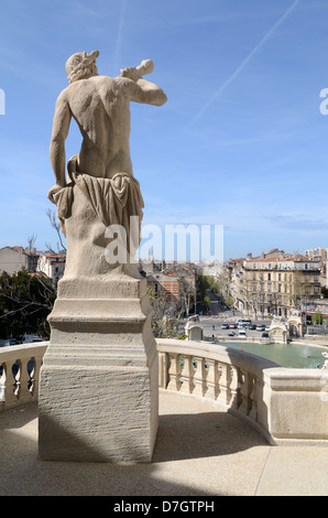 Triton scultura e vista su Marsiglia dal Palais Longchamp o Longchamp Palace Marseille Provence France Foto Stock