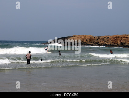 Una scena di surf da Spice Coast India surf e SUP Championship, Kovalam Beach, Kerala, India Foto Stock