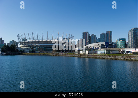 La nuova A.C. Luogo e Rogers arena con i condomini in background.Vancouver,Columbia Britannica Foto Stock