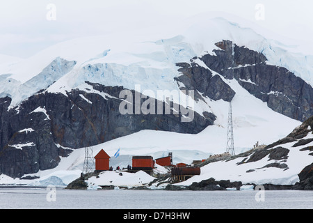 Almirante Brown Station e la stazione Argentina situato in Paradise Bay, l'Antartide. Foto Stock