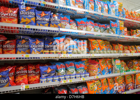 Miami Florida,Walmart,discount,shopping shopper shopper shopping negozi mercati di mercato di mercato di vendita di acquisto,negozi al dettaglio negozi business business, Foto Stock