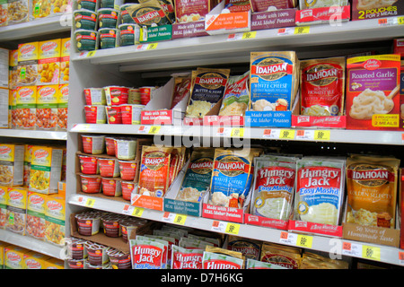 Miami Florida,Walmart,discount,shopping shopper shopper shopping negozi mercati di mercato di mercato di vendita di acquisto,negozi al dettaglio negozi business business, Foto Stock