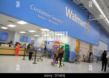 Miami Florida,Walmart,discount,shopping shopper shopper shopping negozi mercati di mercato di mercato di vendita di acquisto,negozi al dettaglio negozi business business, Foto Stock