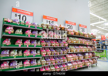 Miami Florida, Walmart Big-Box, sconto, shopping shopper shopping negozi mercati di mercato di vendita di mercato, negozi al dettaglio negozi business bus Foto Stock
