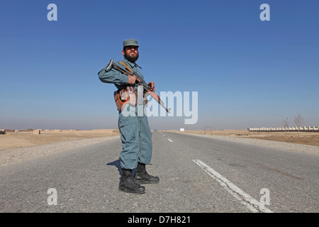 Polizia afgana essendo formati da militare olandese a Kunduz, Afghanistan Foto Stock