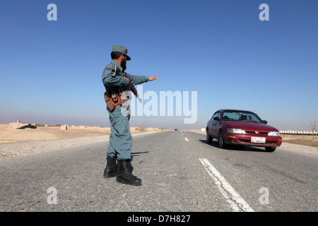 Polizia afgana essendo formati da militare olandese a Kunduz, Afghanistan Foto Stock