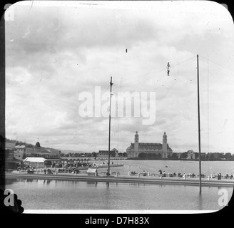 Un'immagine storica degli archivi OSU che mostra un ponte. La fotografia cattura un momento nel tempo, presentando il ponte come una struttura importante nel paesaggio. Foto Stock