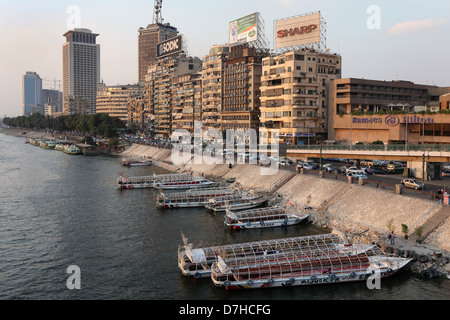 Vista aerea del centro cittadino del Cairo e Nilo Foto Stock