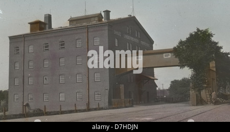 Una fotografia d'archivio dagli archivi dell'OSU, che mostra il magazzino cooperativo in Danimarca. Questa immagine offre uno sguardo sulla storia industriale e l'architettura della regione, catturando un momento nel tempo. Foto Stock