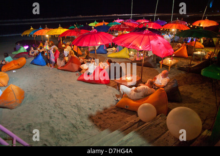 Seminyar (Bali) è una popolare meta di vacanza. Foto Stock