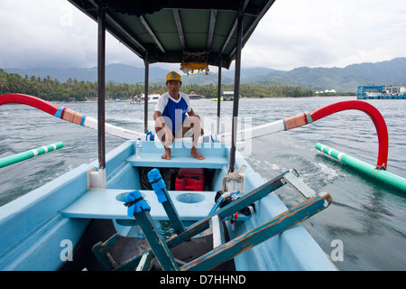 Noleggio turistico di piccole imbarcazioni per immersioni subacquee di Bali. Foto Stock