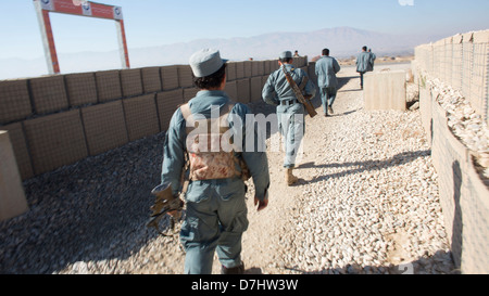 Polizia afgana essendo formati da militare olandese a Kunduz, Afghanistan Foto Stock