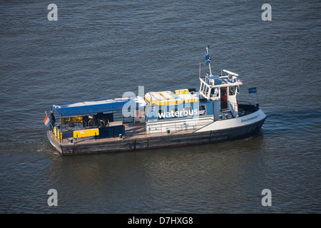 Il servizio di traghetto tra dordrecht en Zwijndrecht, Paesi Bassi Foto Stock