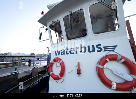 Il servizio di traghetto tra dordrecht en Zwijndrecht, Paesi Bassi Foto Stock