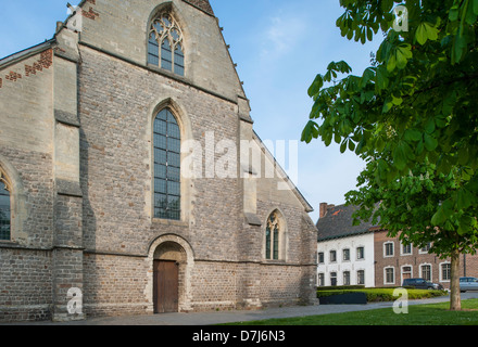 Il beghinaggio di Sint-Agnes, con la duecentesca chiesa di Sint-Truiden, Limburg, Belgio Foto Stock