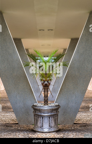 Motivi architettonici ispirato dal famoso architetto Oscar Niemeyer, Diamantina, Minas Gerais, Brasile Foto Stock