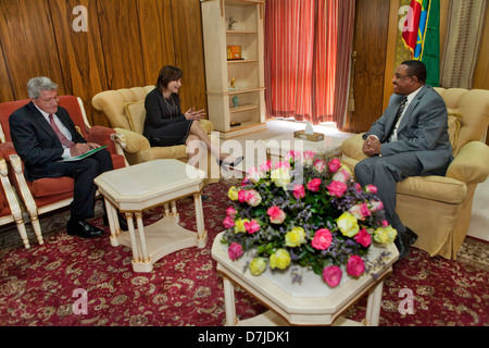 Ministro olandese lilanne ploumen (aiuto allo sviluppo) e ambasciatore olandese in Etiopia Mr.Hans Blankenberg, incontra il premier etiopico Mr Foto Stock
