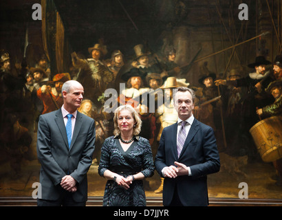 Ministro olandese dell'istruzione, della cultura e delle scienze: Jet Bussemaker (centrale), Stef Blok, ministro delle aree urbane e govenrment (sinistra) e Foto Stock