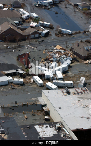 Vista aerea del massiccio delle inondazioni e distruzioni causate dall'uragano Katrina Settembre 7, 2005 a New Orleans, LA. Foto Stock