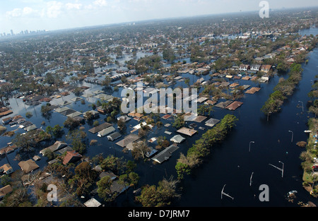 Vista aerea del massiccio delle inondazioni e distruzioni causate dall'uragano Katrina Settembre 7, 2005 a New Orleans, LA. Foto Stock