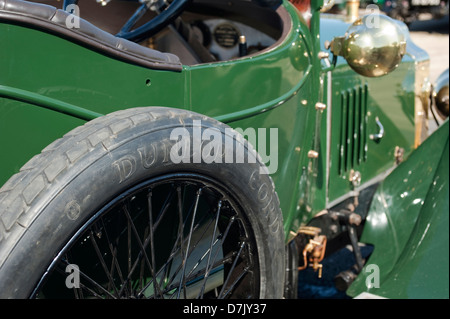 Vintage auto presso la molla vscc inizio evento di Silverstone, Northamptonshire,l'Inghilterra, Regno Unito. Foto Stock