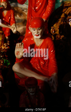 Sai Baba Mini sculture. Shirdi Sai Baba , il guru indiano, yogi, fakir e San Foto Stock