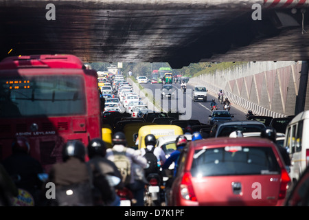 Il traffico pesante di Delhi, India Foto Stock