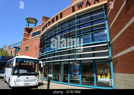 Wycombe Swan Theatre, St Mary Street, High Wycombe, Buckinghamshire, Inghilterra, Regno Unito Foto Stock