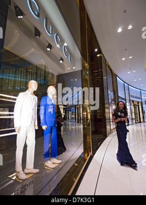 Gucci window display presso il centro commerciale di Dubai in Dubai Emirati Arabi Uniti Foto Stock