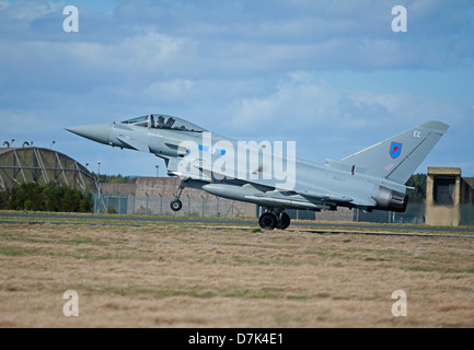 UK Air Force Eurofighter EF-2000 tifoni FGR4 a RAF Leuchars Fife. La Scozia. SCO 9047 Foto Stock