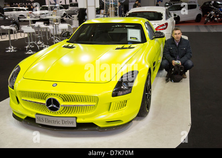 Poznan, Polonia, la Mercedes Benz SLS AMG Coupé trazione elettrica al Motor Show 2013 Foto Stock