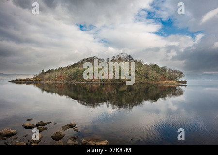 Isola di Inishfree, Lough Gill, nella contea di Sligo, Irlanda, reso famoso da WB Yeats nella sua poesia " Il Lago di Isola di Inishfree' Foto Stock