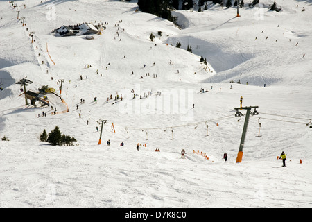 Oberstdorf, Germania, sciatori in località sciistica Fellhorn / Pulpito parete Foto Stock