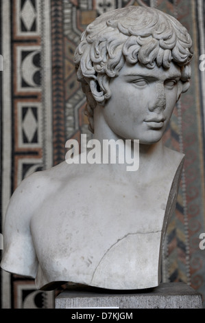 Antinoo (110-130). Membro dell'imperatore romano Adriano di entourage. Busto, c. 130 a.C. Glyptothek. Monaco di Baviera. Germania. Foto Stock