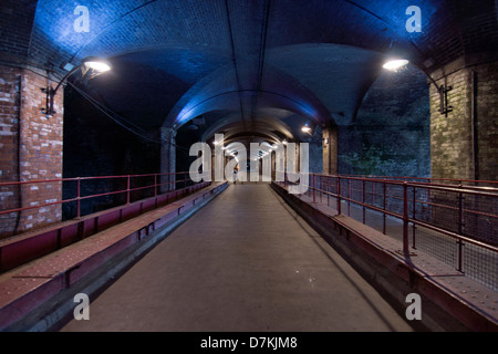 Le Arcate scure, Granary Wharf a Leeds Foto Stock