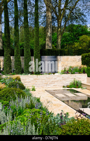 La Arthritis Research Uk giardino disegnato da Thomas Hoblyn,RHS Chelsea Flower Garden mostra 2012,colorata,Cinque giorni dell'evento,Londra,UK Foto Stock