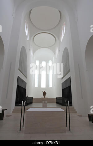 La riprogettata storico San Moritz chiesa è raffigurato in Augsburg, Germania, 07 maggio 2013. La chiesa, alcune parti del quale sono quasi mille anni, è bianco lucido dopo la sua refubishments. Foto: KARL-JOSEF HILDENBRAND Foto Stock