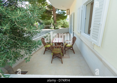 Terrazza esterna del appartamento in ambiente mediterraneo Foto Stock