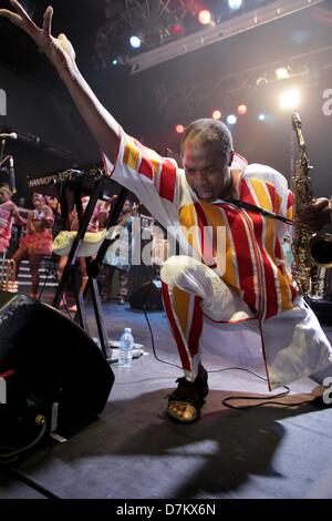 Londra, Regno Unito. Il 9 maggio 2013. Femi Kuti (figlio di FELA KUTI) aka Olufela Olufemi Anikulapo Kuti gioca KOKO venue, Mornington Crescent, Londra, Regno Unito. Credito: David Stock/Alamy Live News Foto Stock