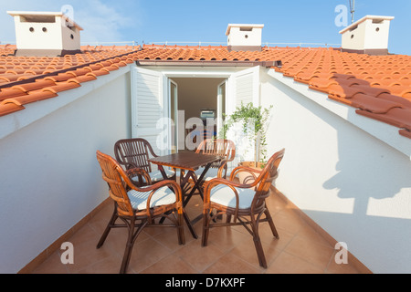 Terrazza esterna del appartamento in ambiente mediterraneo Foto Stock