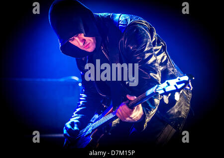 Toronto, Ontario, Canada. Il 9 maggio 2013. Singer Robert LEVON stato di "Nero Rebel Moto Club" di scena a Kool Haus. (Immagine di credito: credito: Igor Vidyashev/ZUMAPRESS.com/Alamy Live News) Foto Stock