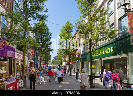 Negozi di Baxter Gate nel centro città, Doncaster, South Yorkshire, Inghilterra, Regno Unito Foto Stock