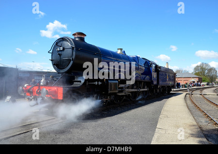 GWR re motore classe n. 6023 re Edoardo II nella sua home depot, Didcot Railway Centre.