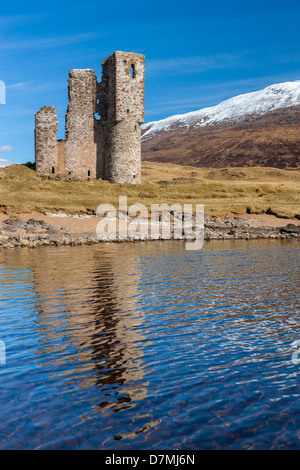 Il castello di Ardvreck castello in rovina risalente al XVI secolo, Loch Assynt in Sutherland, North West Highland, Scozia Foto Stock