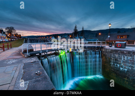 Serrature su Caledonian Canal a Fort Augustus, Highland, Scozia, Regno Unito, Europa. Foto Stock