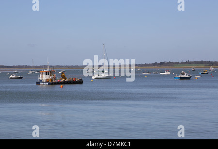 Bawdsey quay guardando verso Felixstowe Ferry sul fiume deben in Suffolk Foto Stock