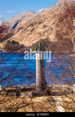 Il Glenfinnan monumento situato in corrispondenza della testa del Loch Shiel, Highland, Glenfinnan, Scozia, Regno Unito, Europa. Foto Stock