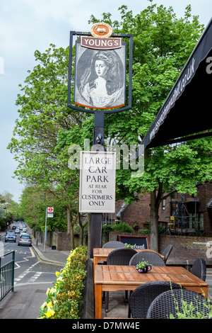 Cartello fuori dal Lass o' Richmond Hill - un pub a Richmond upon Thames, South West London, Surrey, Inghilterra, Gran Bretagna Foto Stock